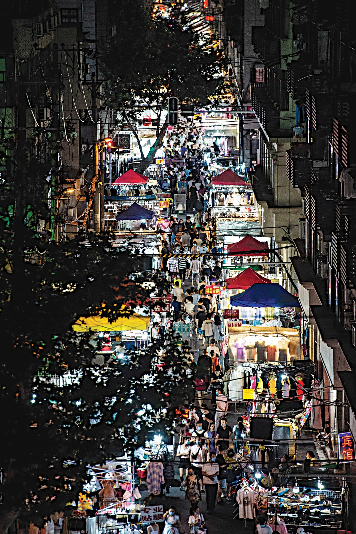 Economists do not expect consumer spending to perform strongly in the near term. (AFP)
