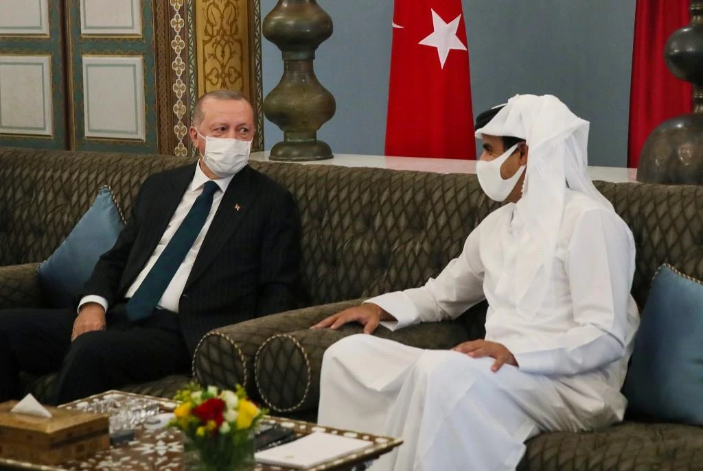 Turkish President Recep Tayyip Erdogan meets with Qatar's Emir Sheikh Tamim bin Hamad Al-Thani in Doha. (File/AFP)
