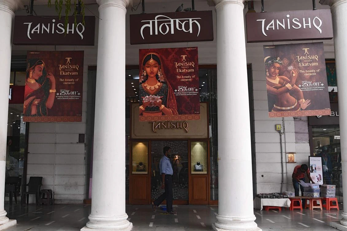 Indian jewelry chain withdraws ad after outrage by Hindu hard-liners
