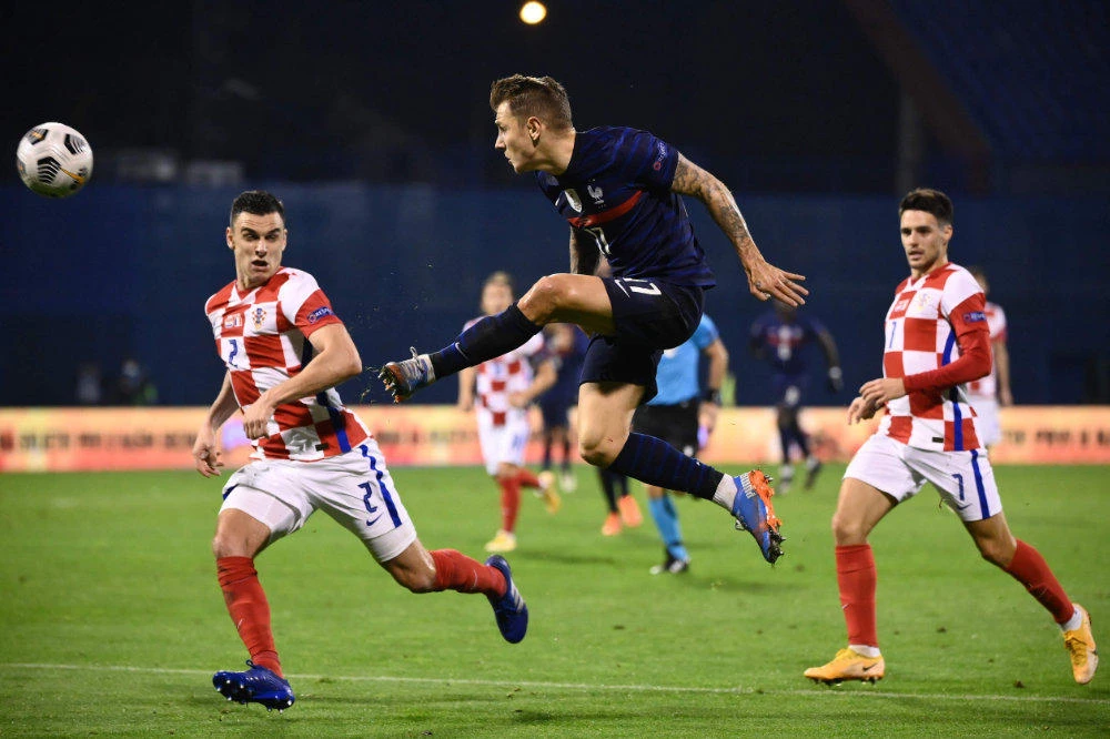 France's defender Lucas Digne controls the ball during the UEFA Nations League Group A3 football match between Croatia and France at the Maksimir Stadium in Zagreb on October 14, 2020. (AFP / FRANCK FIFE)