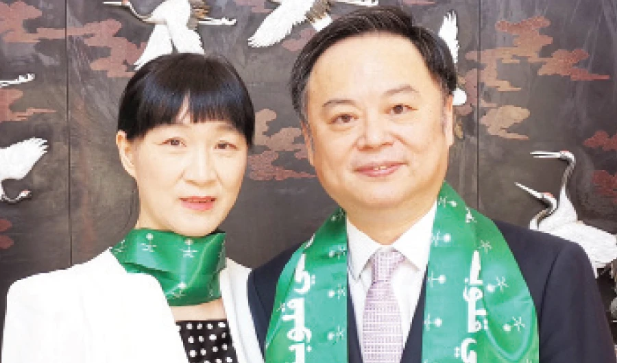 Ambassador Chen Weiqing with his wife Zhang Yuwei. (Twitter)