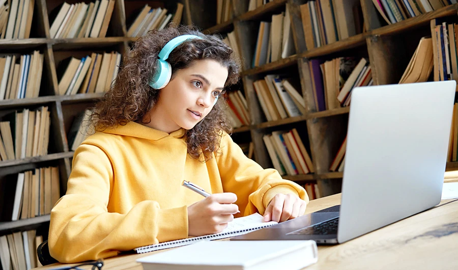 Following the COVID-19 outbreak, Saudi authorities moved swiftly to ensure continuity of education in the Kingdom by promoting online learning platforms. (Shutterstock)