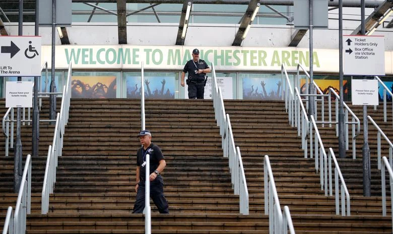 Manchester Arena police officer took 2-hour break, bombing inquiry told