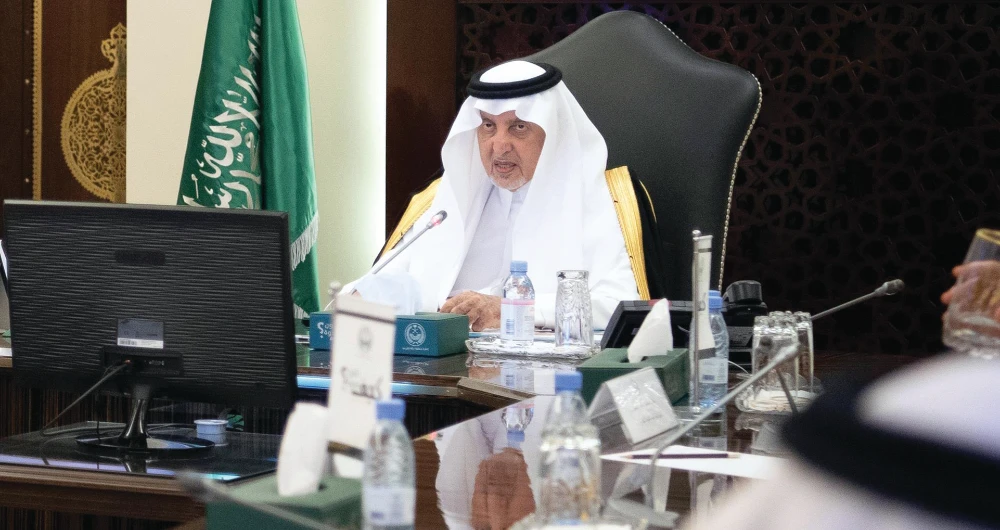 Makkah Gov. Prince Khalid Al-Faisal chairs a meeting to establish an Islamic center in Al-Faisaliah. The timetable of the project was also discussed. (SPA)