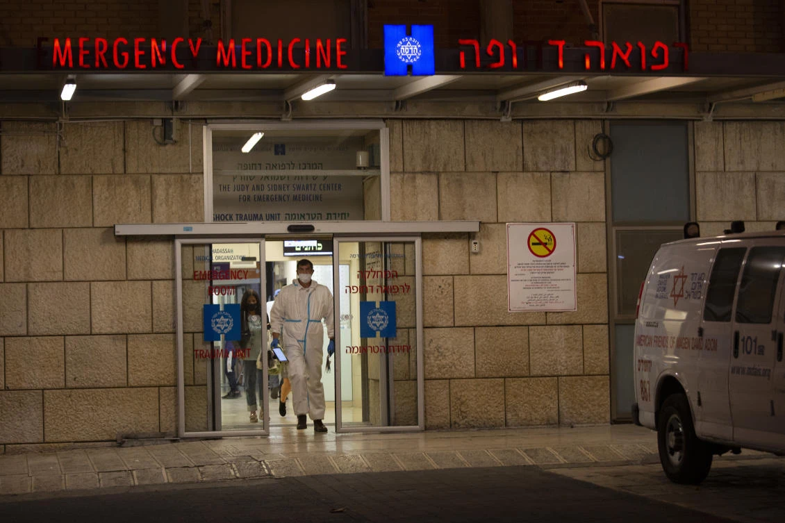 Palestinian official Erekat undergoes bronchostomy