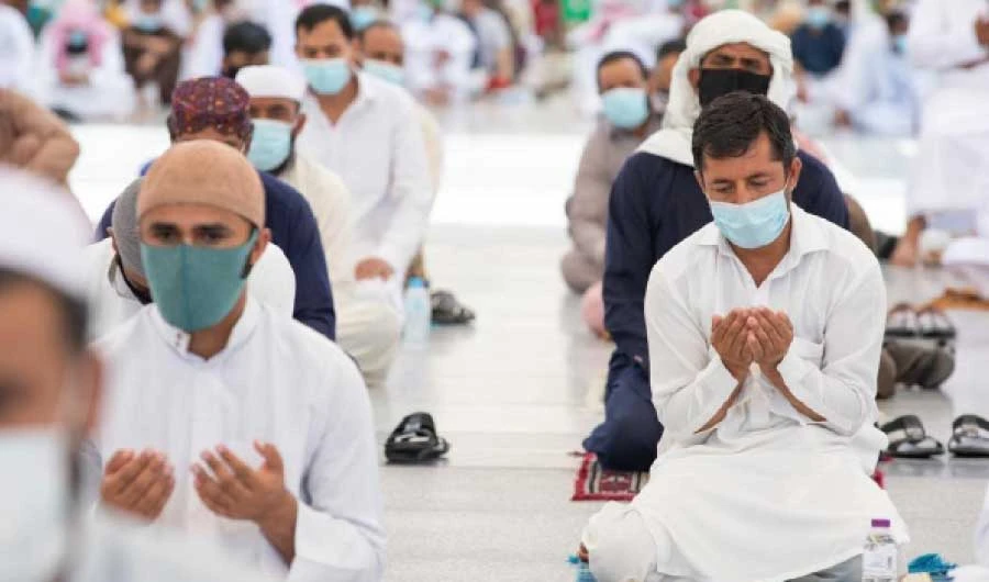 Prophet’s Mosque in Madinah fills to restricted capacity for Friday prayers