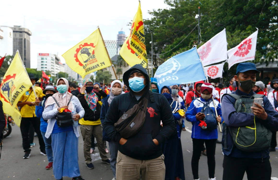 Hundreds of thousands of Indonesians have hit the streets across the archipelago in recent weeks they protested the measures passed by parliament on Oct. 5. (Reuters)