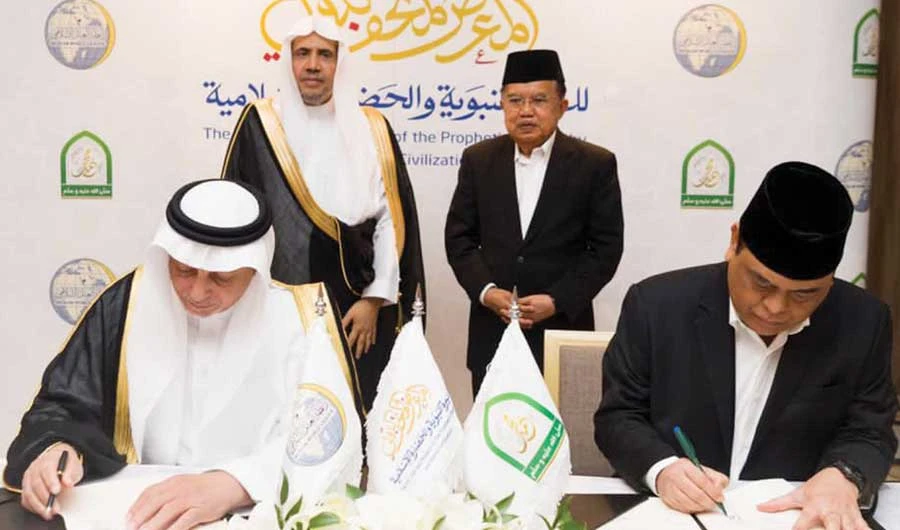 The signing ceremony was attended by MWL Secretary-General Dr. Mohammed bin Abdulkarim Al-Issa and former Indonesian Vice President Jusuf Kalla. (Supplied)