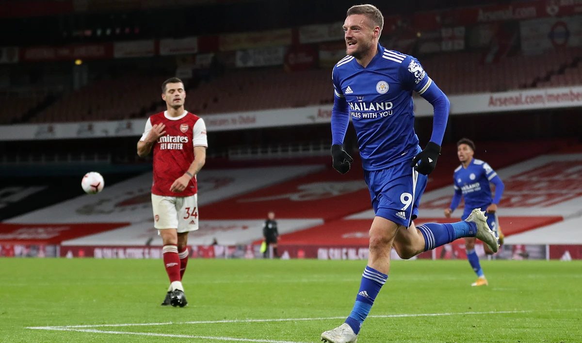 'World class' Vardy rocks Arsenal as Leicester go fourth