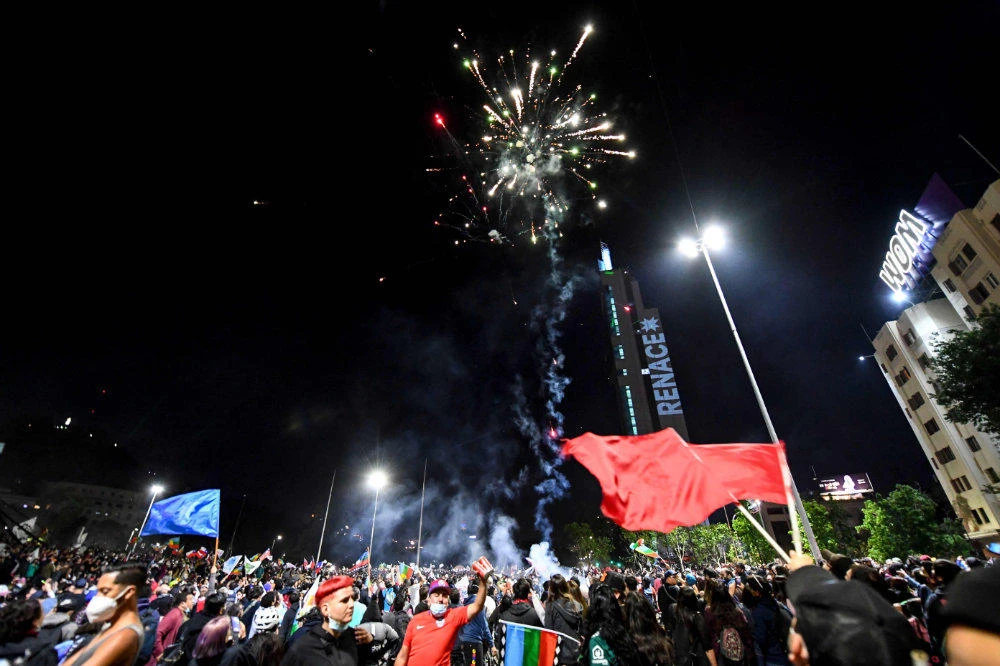 Chileans vote overwhelmingly for new constitution