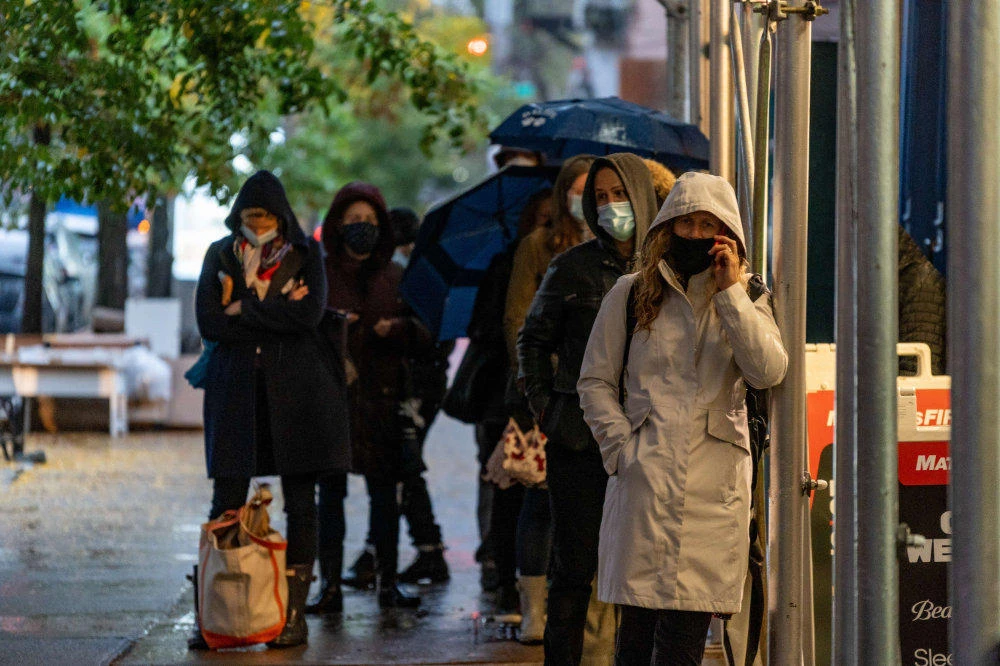 US tops 90,000 coronavirus cases in 24 hours for first time