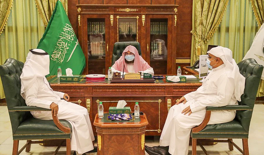 Sheikh Abdulrahman Al-Sudais, inspected the King Abdullah bin Abdul Aziz Zamzam Water Project on Friday. (SPA)