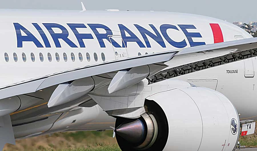 Air France-KLM cautions on revenue drop amid lockdowns