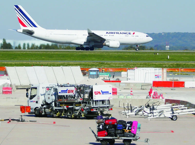 Air France warns of job cuts after stand-off with pilots