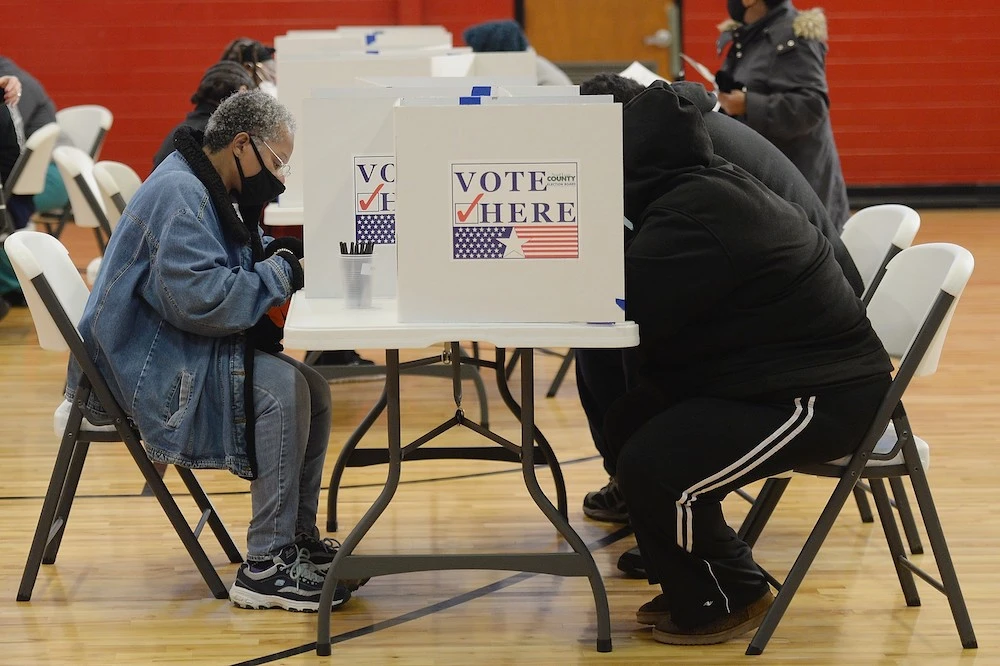 Voters cast their ballots on Nov. 3, 2020 at Jennings Senior High School in St. Louis, Missouri. (Getty Images/AFP)