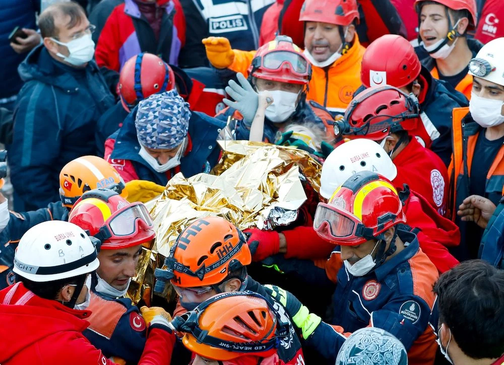 Rescuers weep with joy as Turkey pulls 2 girls from rubble
