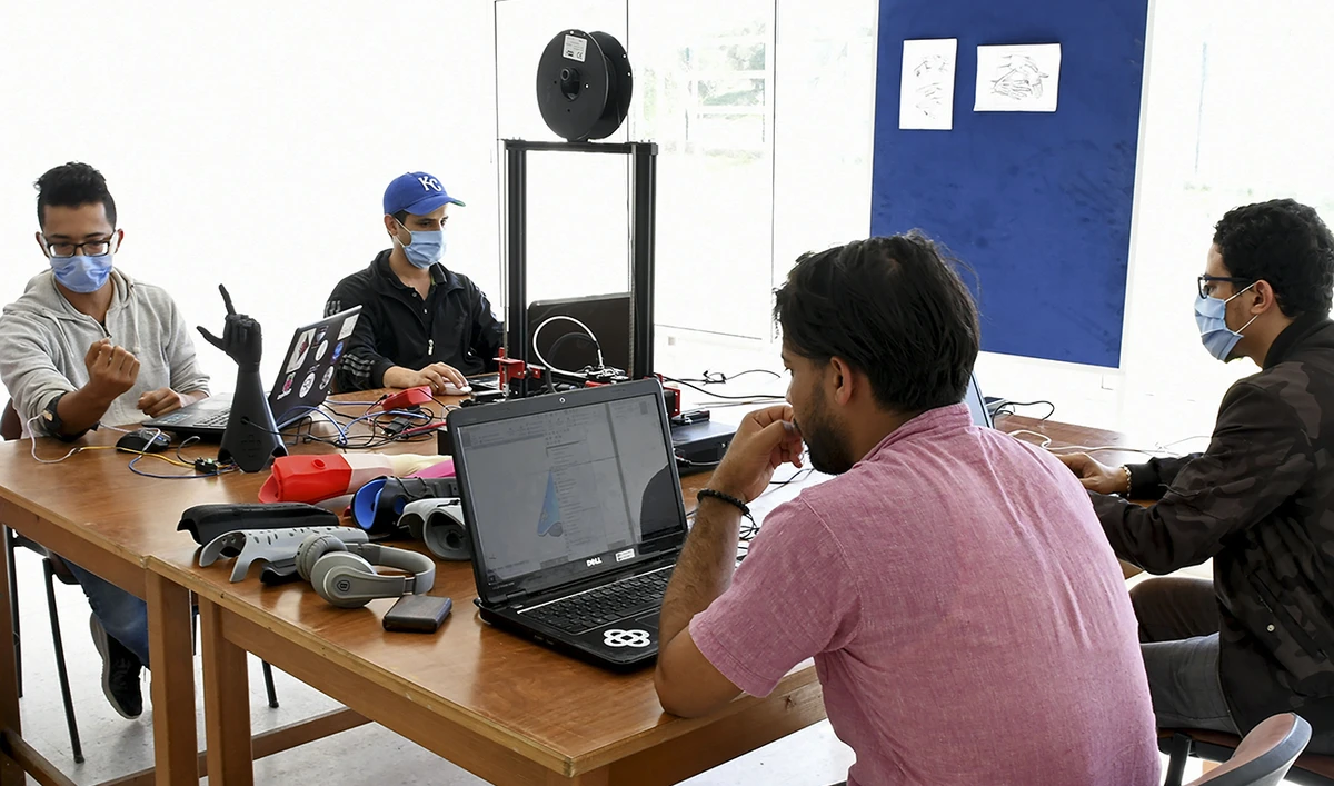 Tunisian startup 3D prints solar-powered bionic hands