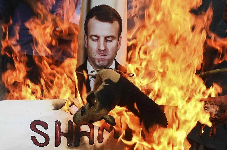 Protesters burn an effigy of French President Emmanuel Macron during an anti-France demonstration in Kolkata on Nov. 4, 2020. (File/AFP)