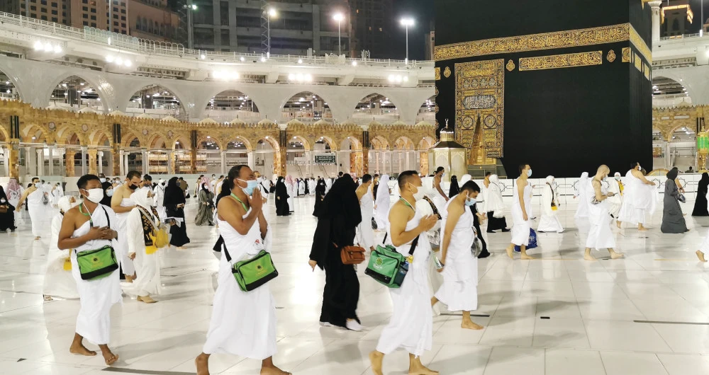 A decision by the Kingdom to ease Umrah restrictions adopted earlier this year to curb the spread of the coronavirus means pilgrims from around the world are now allowed to perform the ritual and visit Madinah under strict conditions. (SPA)