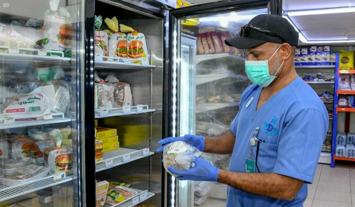 Saudi Arabia announced 19 deaths from COVID-19 and 407 new infections on Saturday. (File/SPA)