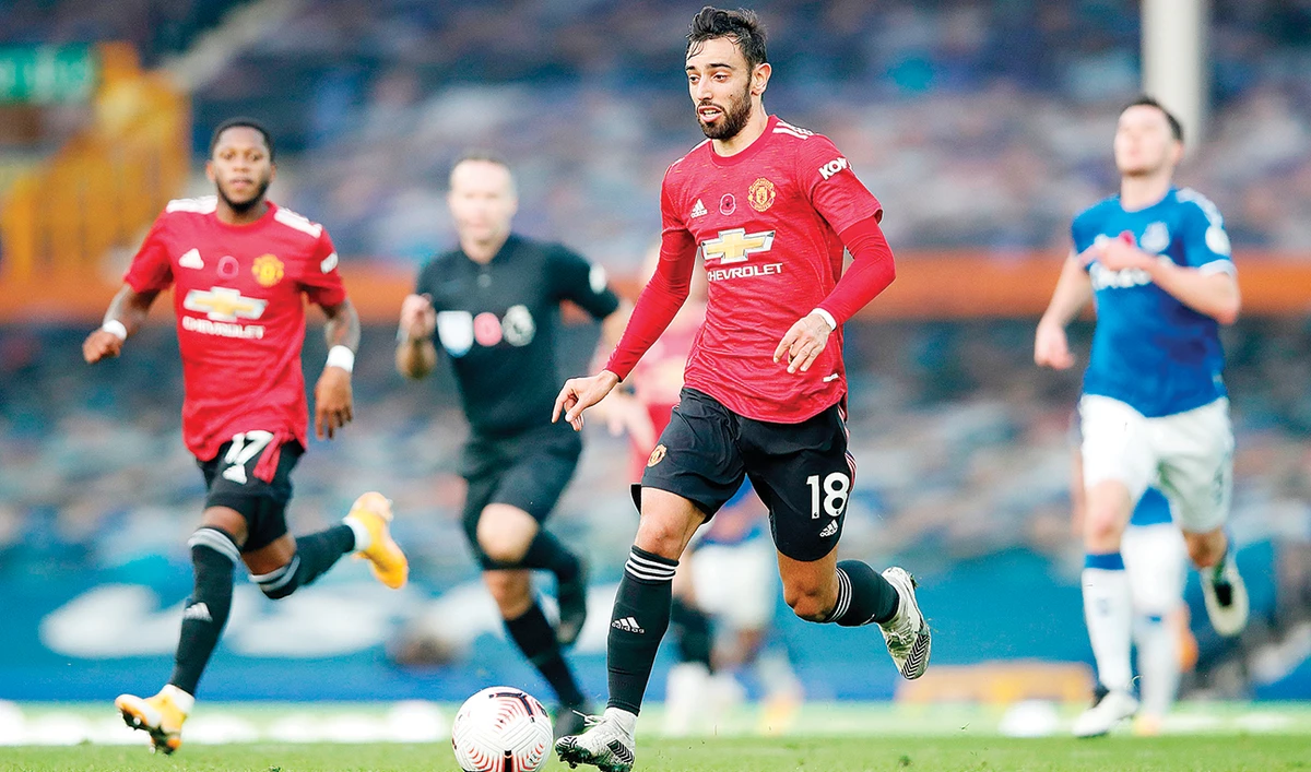 Manchester United’s midfielder Bruno Fernandes runs with the ball during Saturday’s English Premier League match against Everton in Liverpool. (AFP)