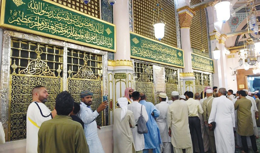 The faithful pay their respects at the tomb of Prophet Muhammad at the Prophet’s Mosque in Madinah. The culture of love toward the symbol of Islam is found in almost all aspects of its followers’ lives. (SPA)
