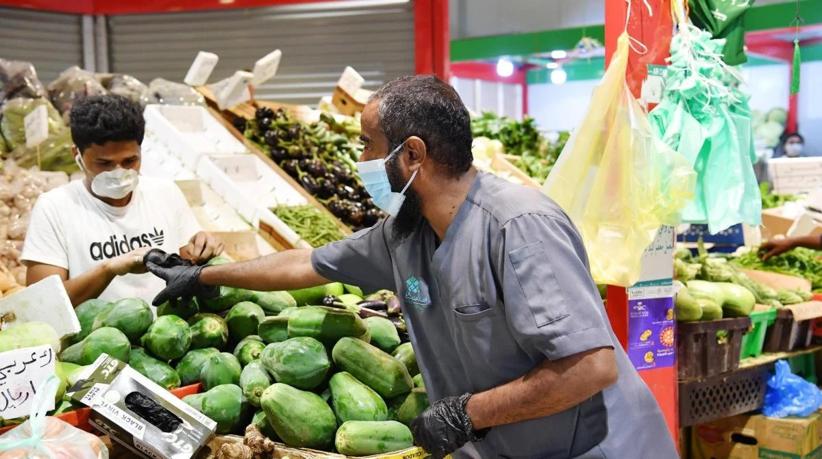 Al-Hussein said that about 2,400 field inspection tours were conducted last week, with more than 120 violations recorded. (File/SPA)