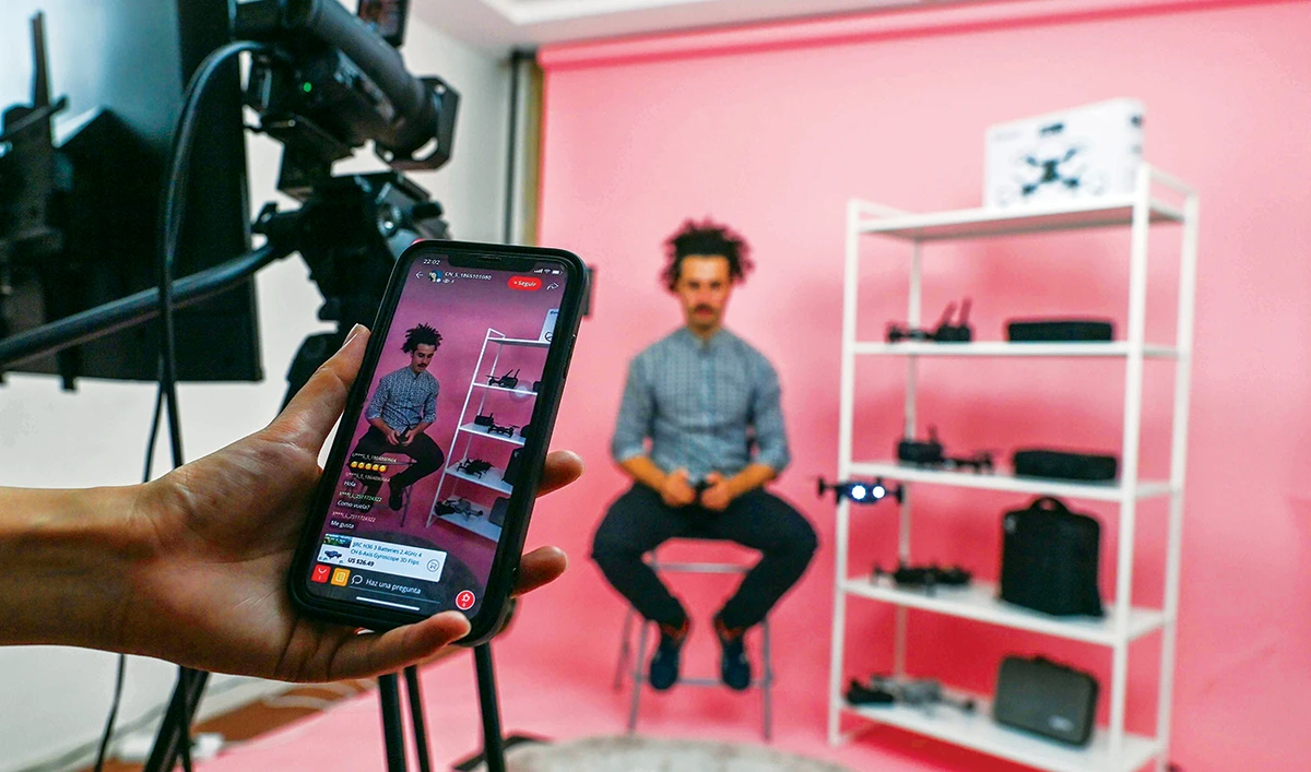 Foreigners join China’s livestream sales army