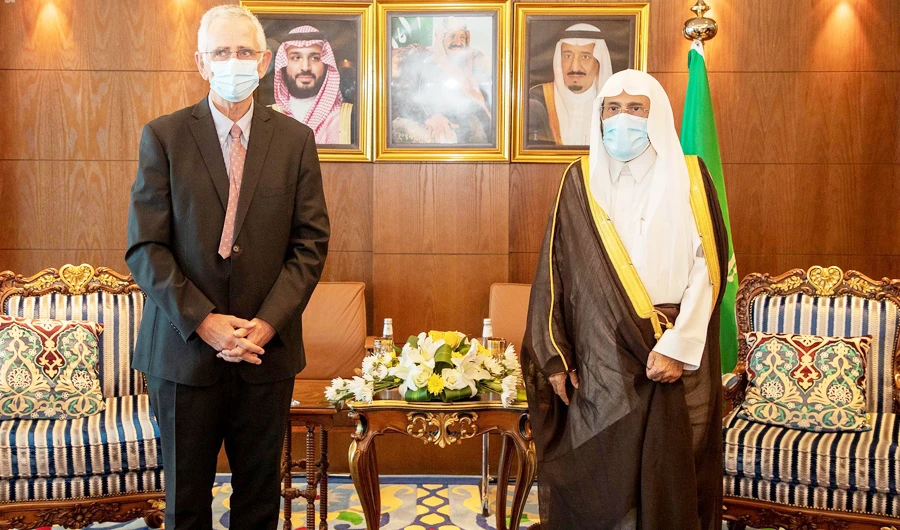 Saudi Islamic Affairs Minister Dr. Abdullatif bin Abdul Aziz Al-Asheikh receives Danish Ambassador Ole Moesby in Riyadh on Monday. (SPA)