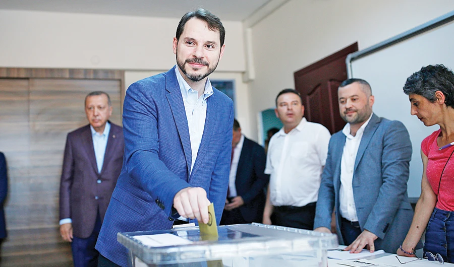 Lira rebounds on Berat Albayrak’s exit