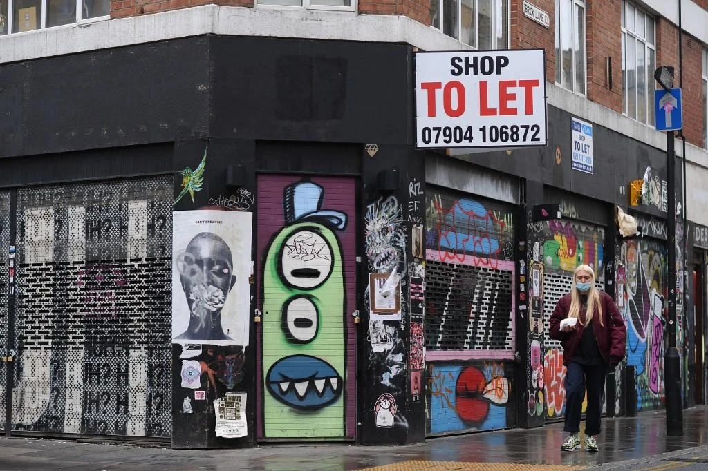 Government restrictions to slow the spread of COVID-19 have reduced sales for shops, restaurants and pubs, forcing many businesses to lay off workers and others to shut their doors for good. (AFP file photo)
