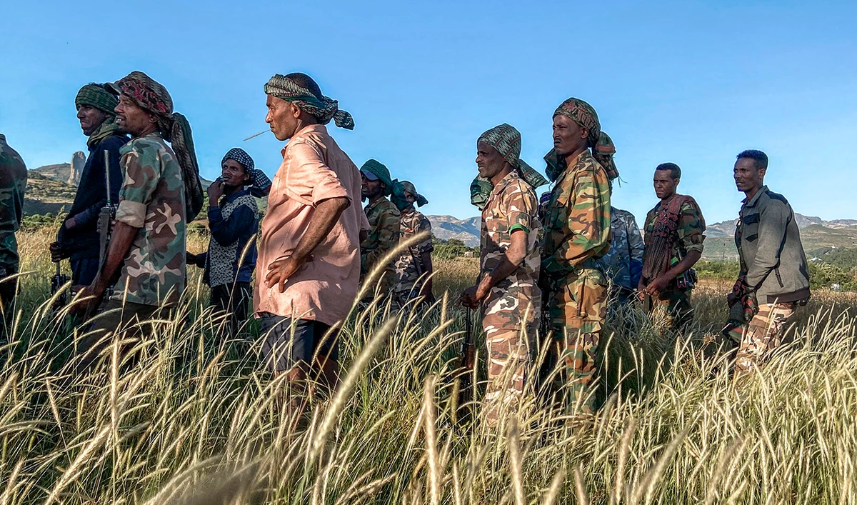 Amhara militia men, that combat alongside federal and regional forces against northern region of Tigray, receive training in the outskirts of the village of Addis Zemen, north of Bahir Dar, Ethiopia, on November 10, 2020. (AFP)