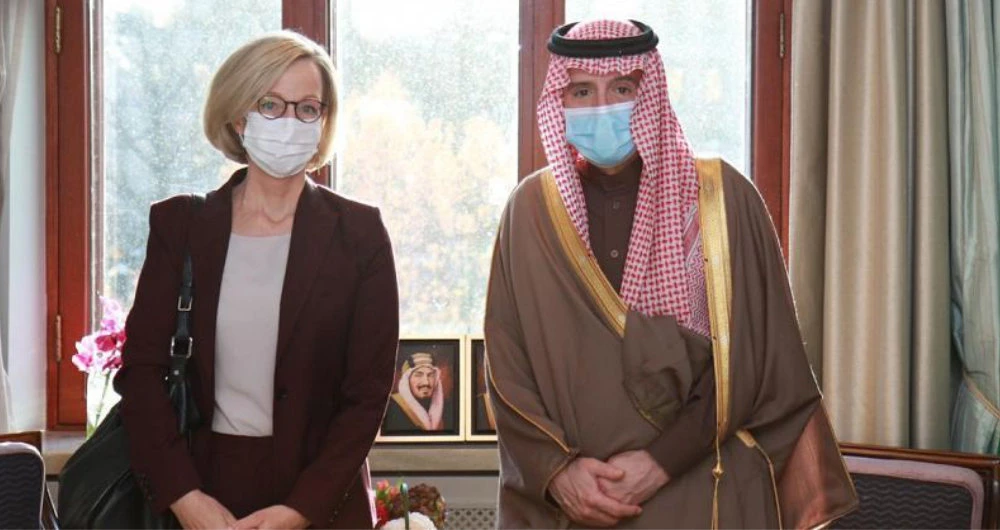 Saudi Minister of State for Foreign Affairs, Adel Al-Jubeir, receives Hanna Klinge, executive director of the Crisis Management Initiative Center, on Tuesday. (SPA)