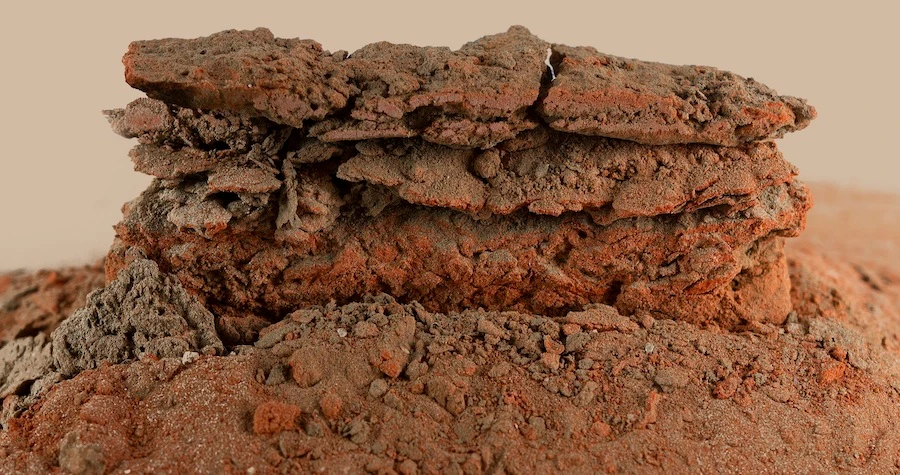 The architect made use of locally sourced compressed sand and earth. Supplied