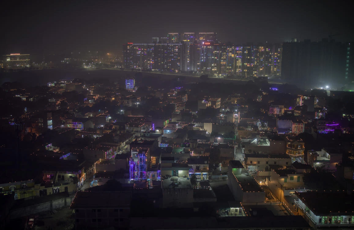 India’s capital awakes to ‘severe’ smog as revellers defy cracker ban