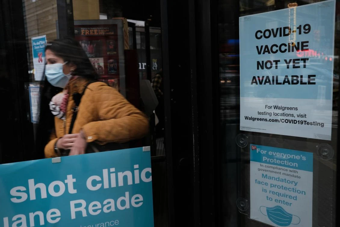 Biden advisers urge immediate COVID-19 action as infections mount
