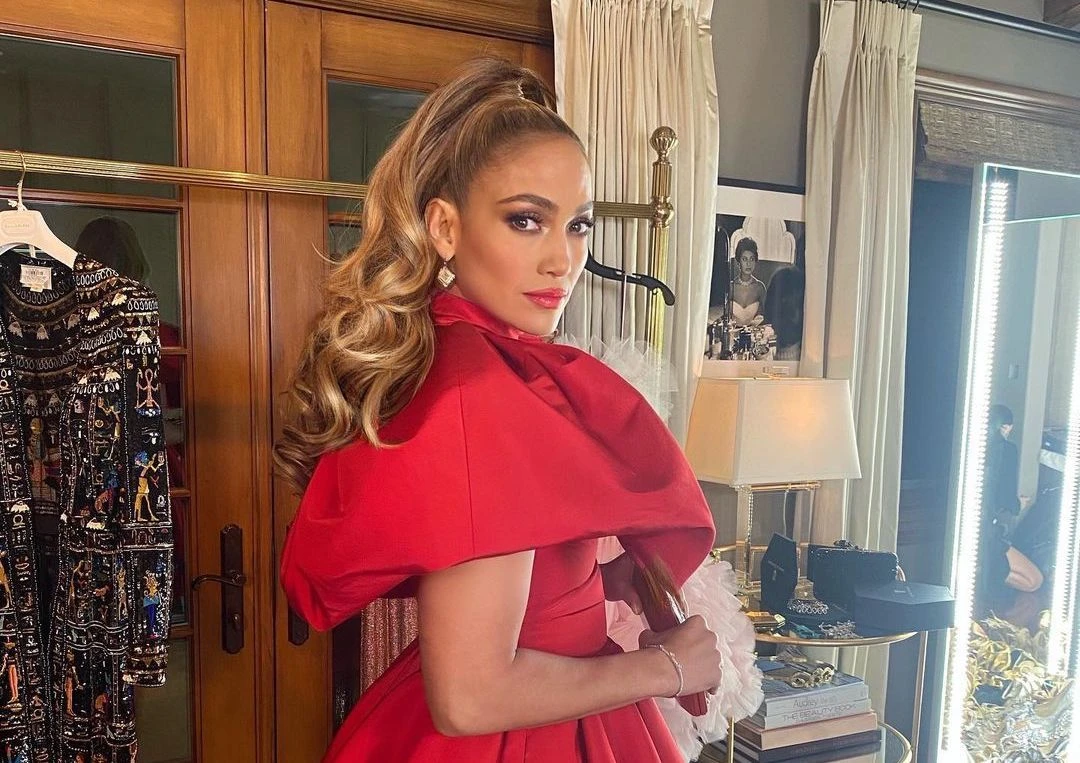Jennifer Lopez was honored as the People’s Icon. (Instagram)