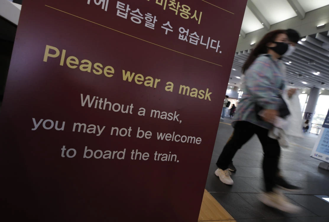 South Korean authorities are banning gatherings of more than 100 people during rallies, festivals, concerts and academic events. (AP)