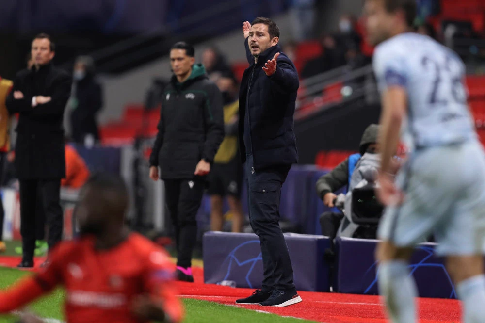 Chelsea's head coach Frank Lampard reacts during the soccer match between Rennes and Chelsea on Nov. 24, 2020. (AP Photo/David Vincent)