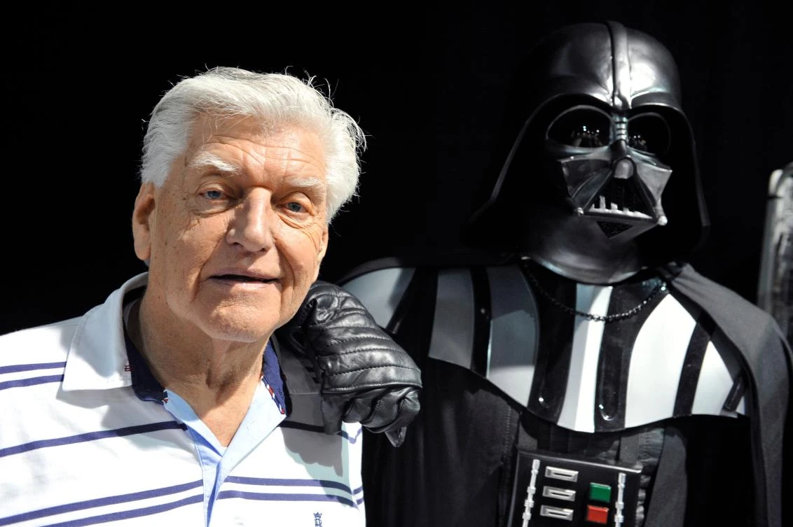 David Prowse, the British actor behind the menacing black mask of Star Wars villain Darth Vader, died on Nov. 29, 2020. (AFP)