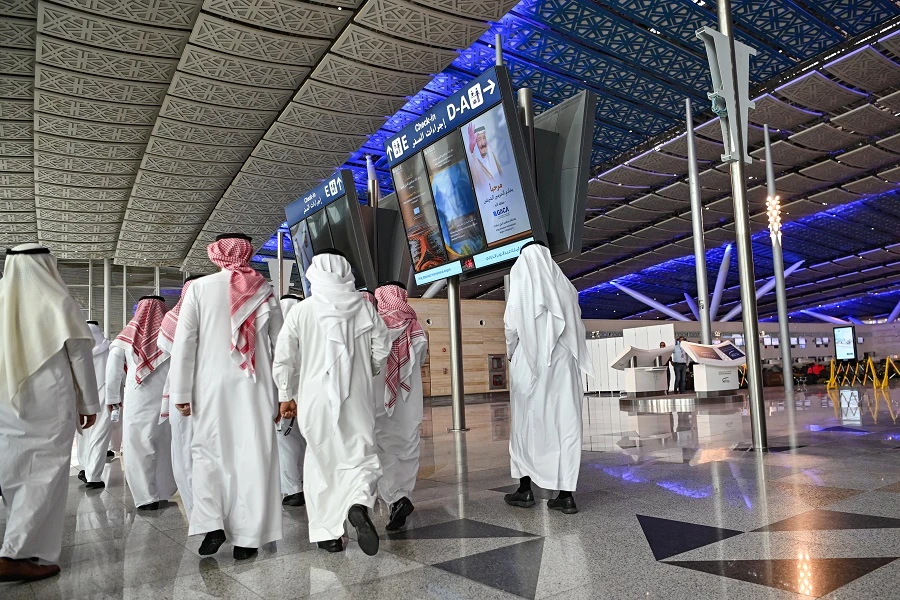 The employee, earning less than SAR 4,000, will be accounted as “half worker” in (Nitaqat). (File/AFP)