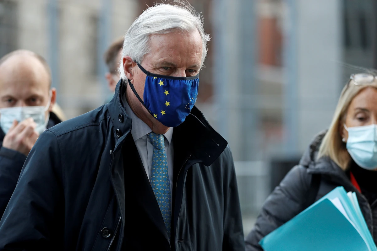 European Union's chief Brexit negotiator Michel Barnier, wearing a face mask, leaves the Brexit trade negotiations in London, Britain, November 12, 2020. (Reuters)