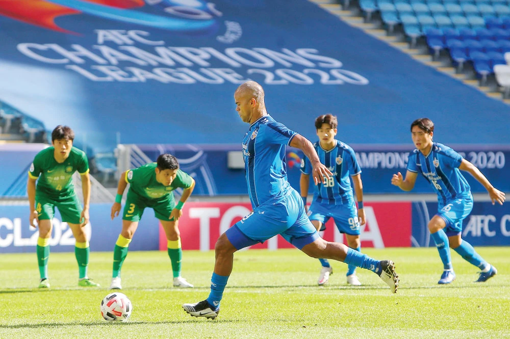 Negrao double fires Ulsan into semifinals