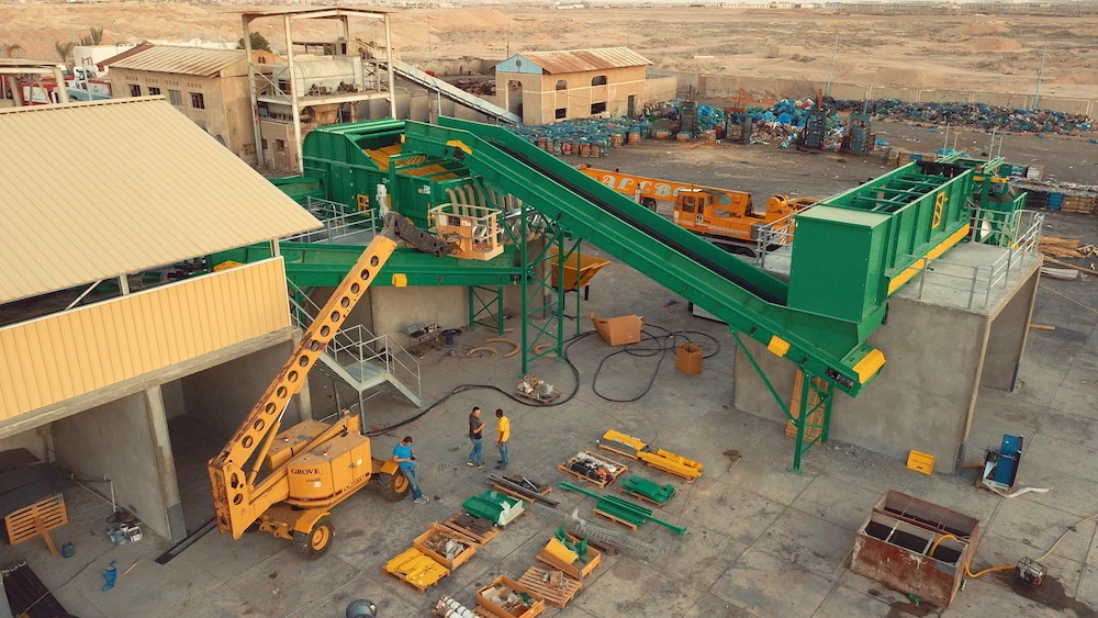 Minister Mohamed Ahmed Morsi has held discussions with Robert Falk, the chairman of the board of directors of Green Tech Egypt, about the establishment of factories to convert waste into electrical energy. (Green Tech Egypt)