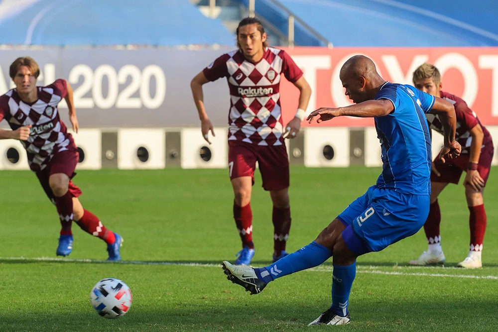 Negrao penalty puts Ulsan in Asian Champions League final