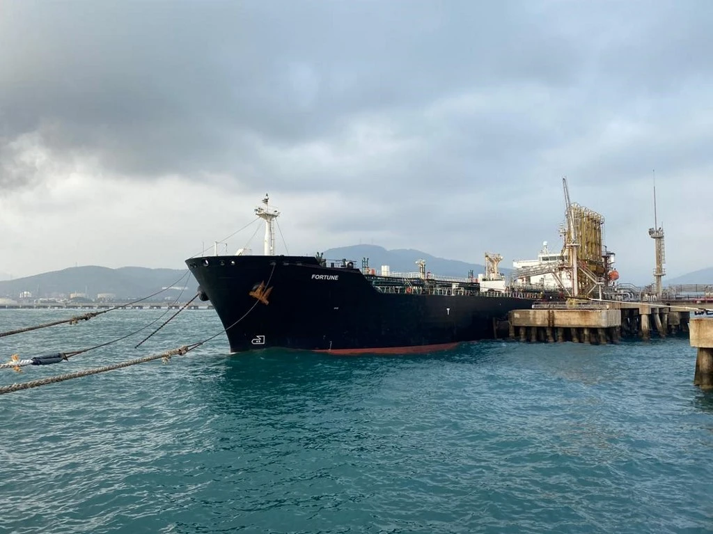 Iran uses disguised tanker to export Venezuelan oil — documents