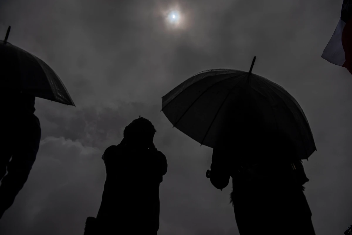 Solar eclipse plunges southern Chile, Argentina into darkness