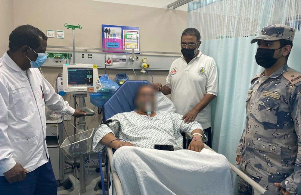 Saudi border guards rescue man from drowning in Eastern Province