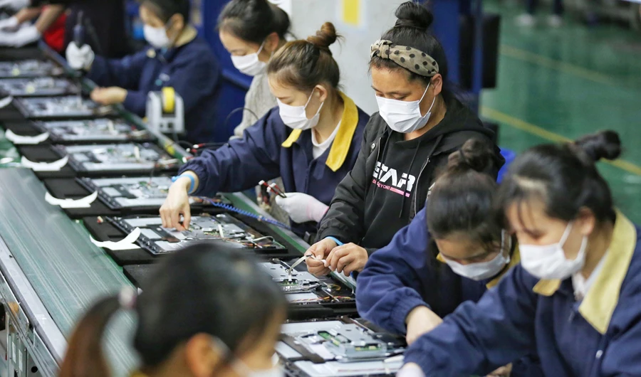 US blacklists top Chinese chipmaker, alleging military ties