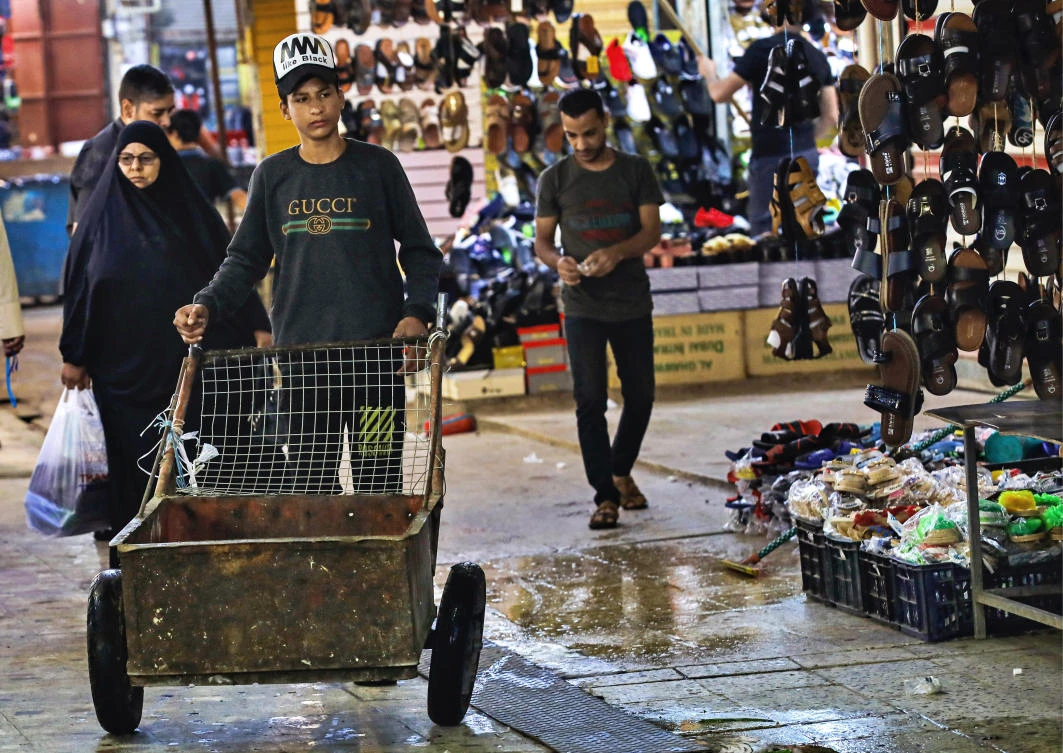 Iraq’s central bank devalues dinar by 22% amid public anger